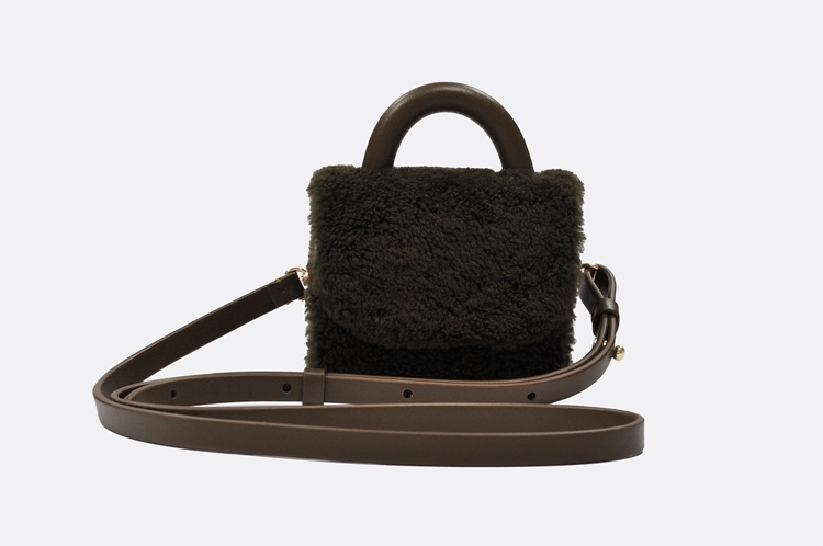 pitus micro shearling caper detail 1